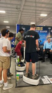 Shopping 2 Customers testing body shaper