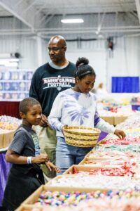 Shopping 6 Family Shopping_Forrest Clonts smaller size